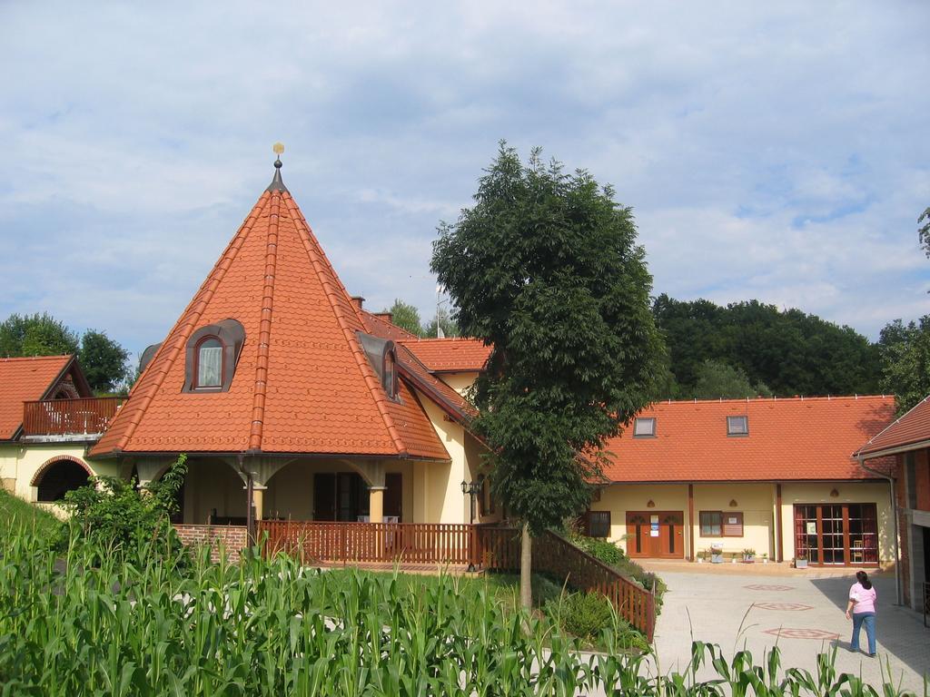 Turisticna Kmetija Cebelji Gradic Apartment *