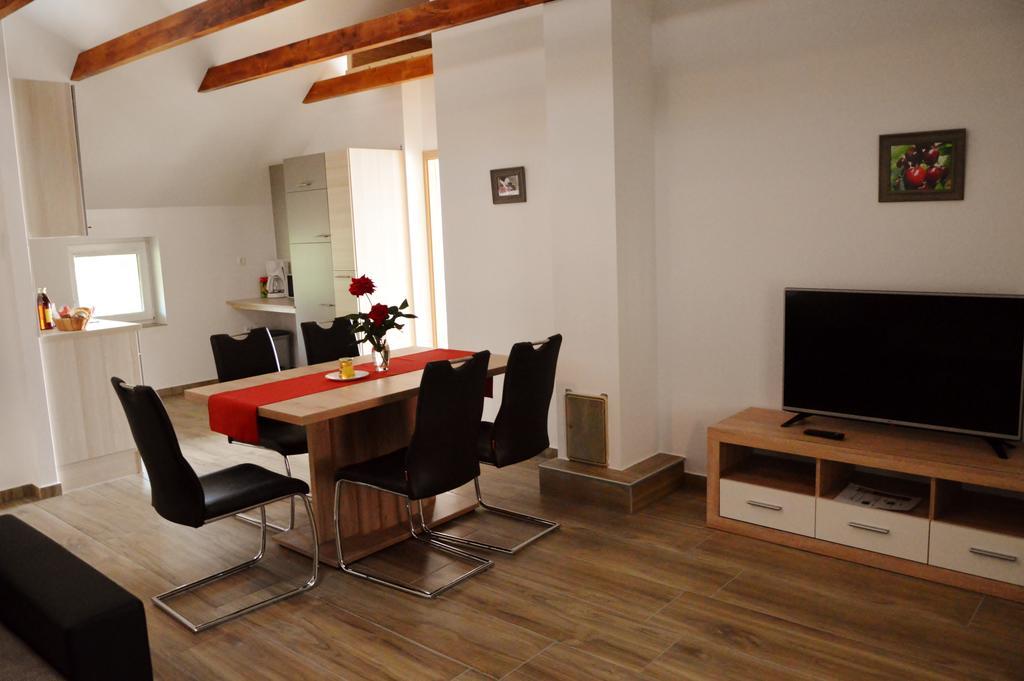 Turisticna Kmetija Cebelji Gradic Apartment *