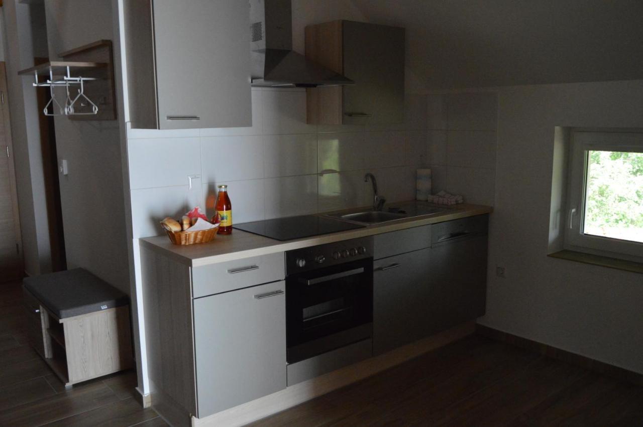 Turisticna Kmetija Cebelji Gradic Apartment